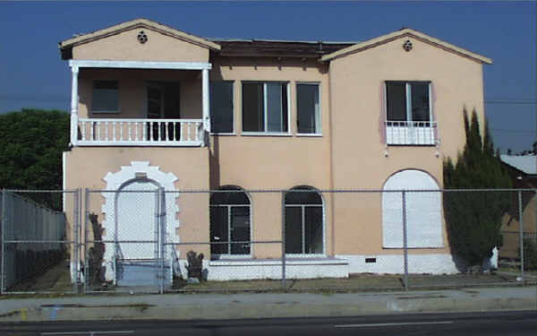 1605 W Vernon Ave in Los Angeles, CA - Building Photo