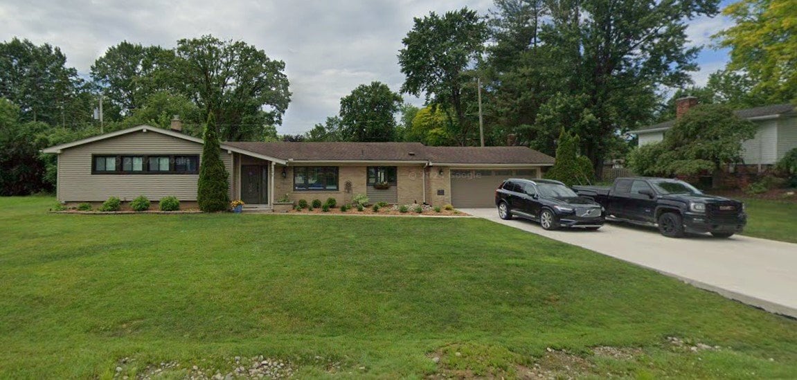 7070 Riverstone Rd in West Bloomfield Township, MI - Building Photo