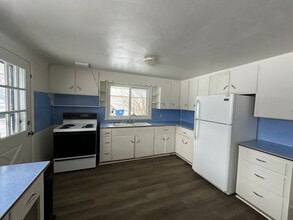 1102 Napoleon Rd in Jackson, MI - Building Photo - Building Photo