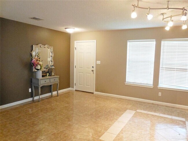 2139 Gary Ln in Edinburg, TX - Building Photo - Building Photo