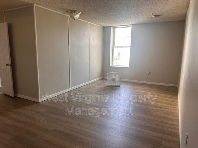 104 N 8th St in Princeton, WV - Foto de edificio - Building Photo