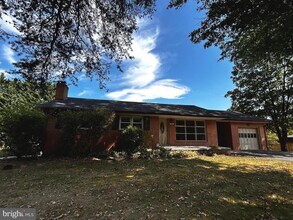 985 Tasker Rd in Stephens City, VA - Building Photo - Building Photo