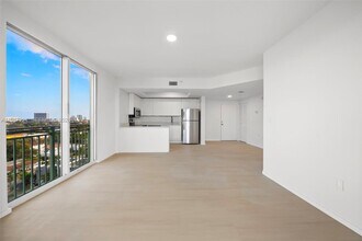 3500 Coral Wy in Miami, FL - Building Photo - Building Photo