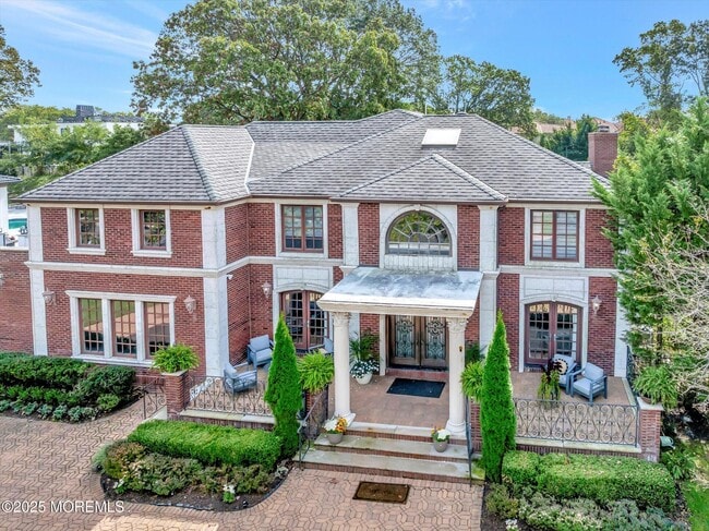 13 Valley Forge Rd in Eatontown, NJ - Foto de edificio - Building Photo