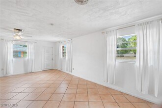 4231 Mariner Ln in Bonita Springs, FL - Building Photo - Building Photo