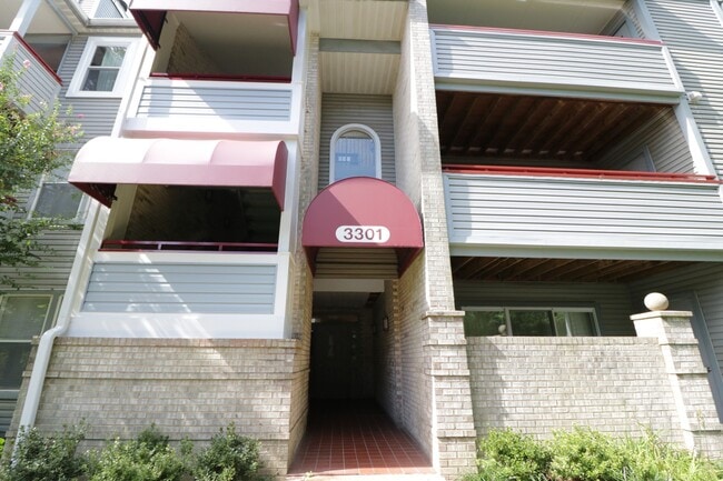 3301 Sir Thomas Dr in Silver Spring, MD - Building Photo - Building Photo