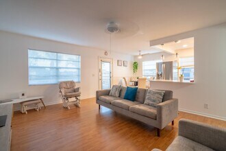 313 Burgundy N in Delray Beach, FL - Building Photo - Building Photo