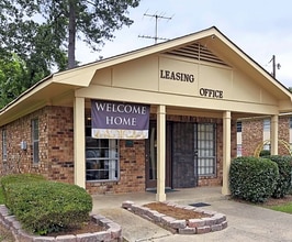 Pines Apartments in Shreveport, LA - Building Photo - Building Photo