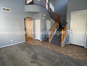 5313 E Hilton Ave in Mesa, AZ - Building Photo - Building Photo