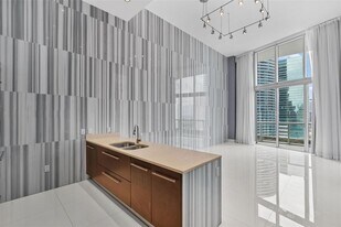 475 Brickell Ave, Unit 2812 in Miami, FL - Building Photo