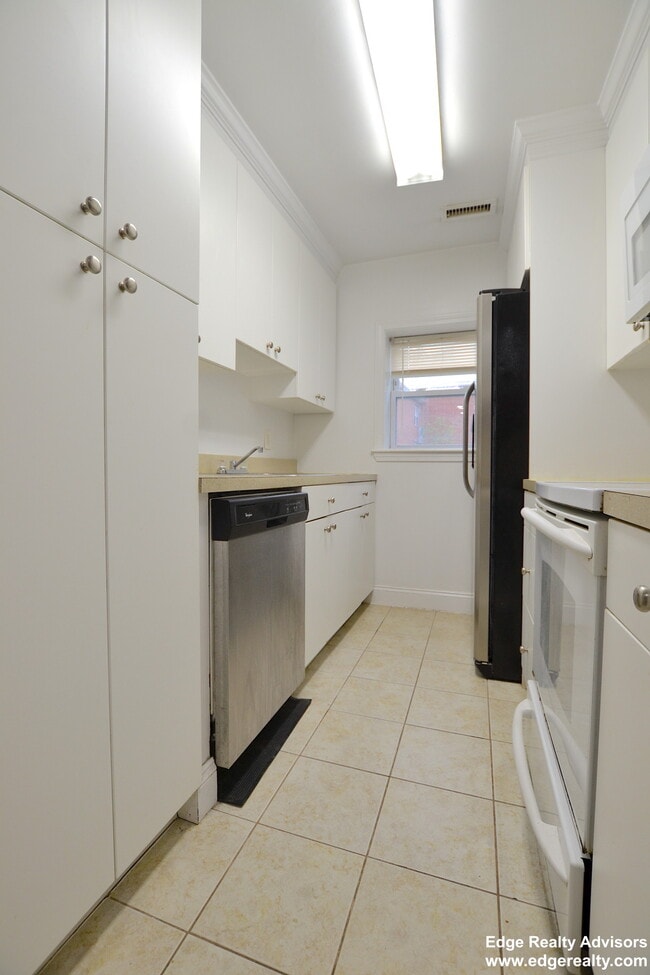 128 Newton St, Unit 2