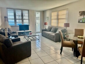 100 Lincoln Rd, Unit 821 in Miami Beach, FL - Building Photo - Building Photo