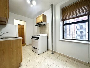 10 Adrian Ave, Unit 3A in New York, NY - Building Photo - Building Photo