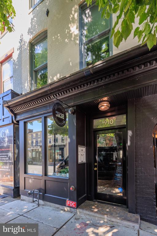 property at 910 S Charles St