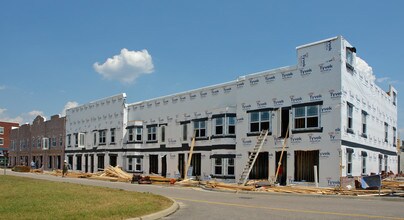 Fountain Plaza Condos in Chester, VA - Foto de edificio - Building Photo