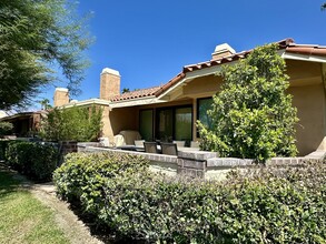 255 San Remo St in Palm Desert, CA - Foto de edificio - Building Photo