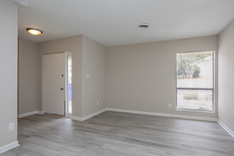 Creekside Apartments in Pittsboro, NC - Building Photo - Interior Photo