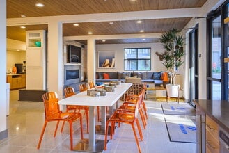 Township in Redwood City, CA - Foto de edificio - Building Photo