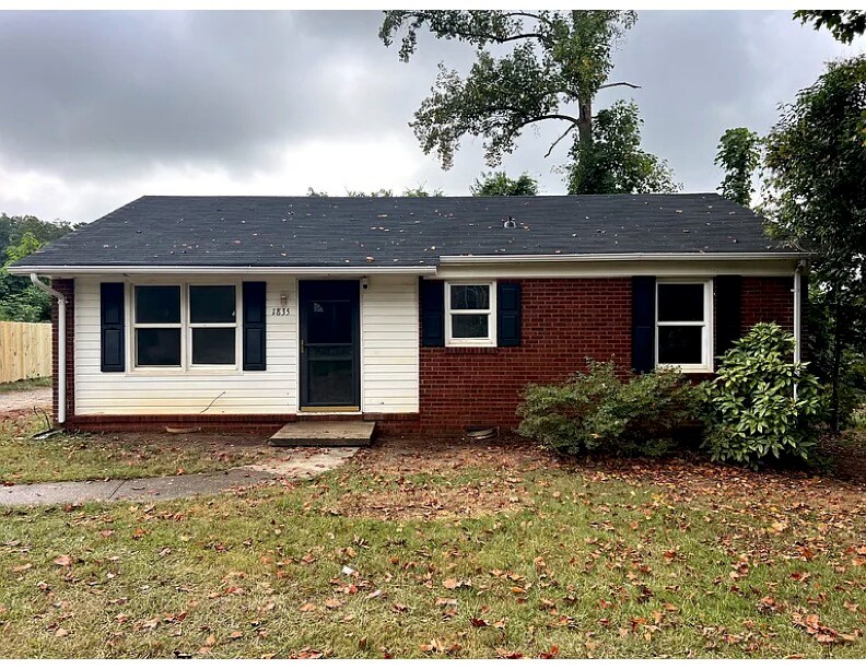 Room in House on West Blvd in Charlotte, NC - Building Photo