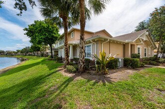 555 Pacific Grove Dr in West Palm Beach, FL - Building Photo - Building Photo