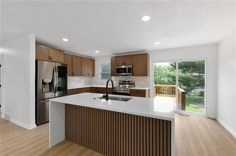 804 S Montclaire Dr in Olathe, KS - Building Photo - Building Photo