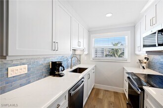 25750 Hickory Blvd in Bonita Springs, FL - Building Photo - Building Photo