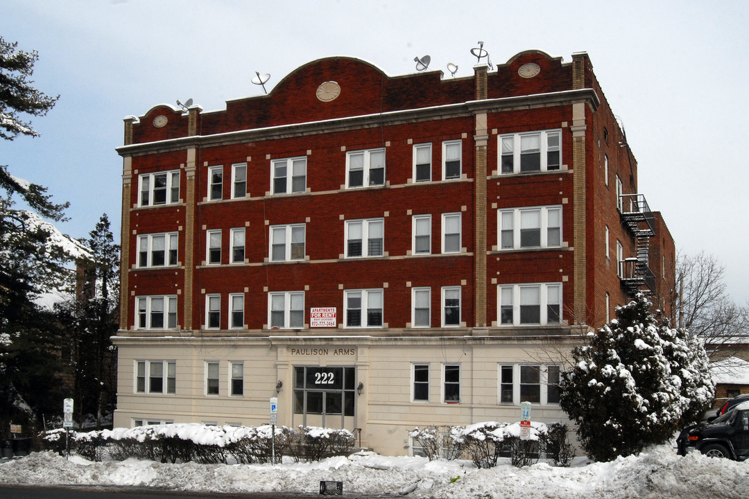 Paulison Arms in Passaic, NJ - Foto de edificio