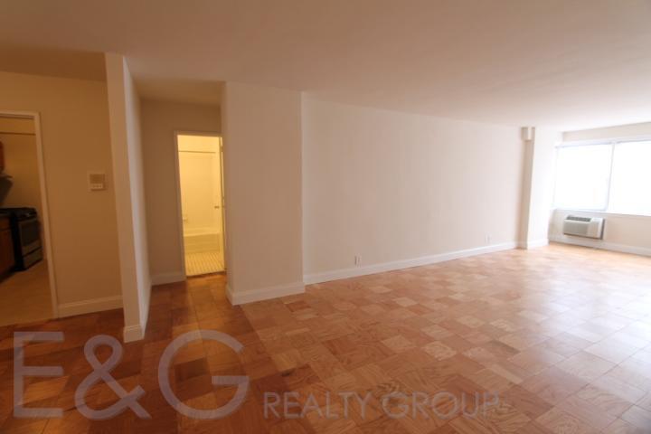 183-11 Hillside Ave. in Queens, NY - Building Photo