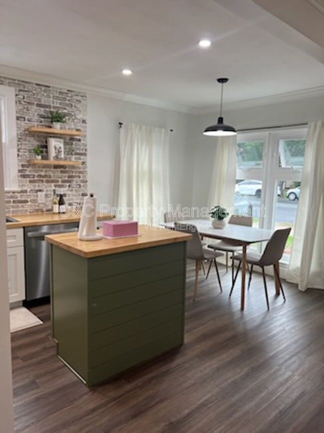 59 W Castle St in Stockton, CA - Building Photo - Building Photo