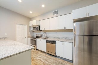 3703 Sutton Dr in Orlando, FL - Building Photo - Building Photo