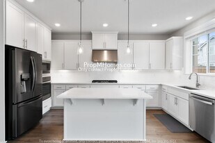 17316 SW Harrier Ln in Beaverton, OR - Building Photo