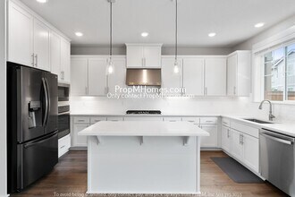 17316 SW Harrier Ln in Beaverton, OR - Foto de edificio - Building Photo