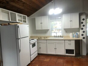 932 S Riverside Dr in Edgewater, FL - Building Photo - Building Photo