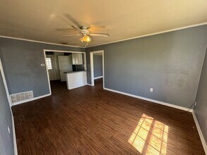 201 McLennan Rd in McGregor, TX - Building Photo - Building Photo