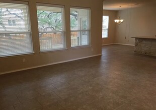 6723 Indian Lodge in San Antonio, TX - Foto de edificio - Building Photo