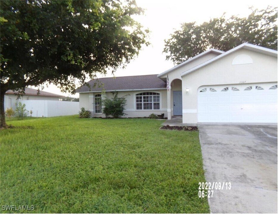 3307 SW 1st Ave in Cape Coral, FL - Building Photo