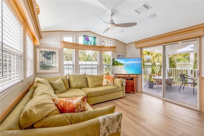 7270 Pinehurst Rd in Bokeelia, FL - Foto de edificio - Building Photo