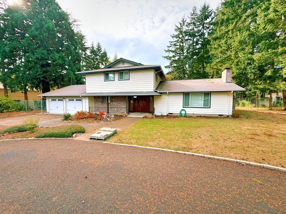 13012 50th Ave E in Tacoma, WA - Foto de edificio