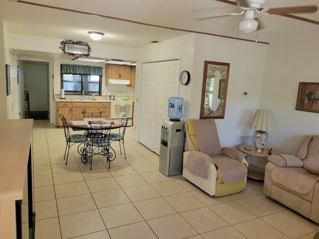 1833 Berg Rd in Holiday, FL - Building Photo - Building Photo