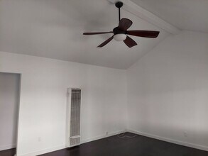 4174 Woolwine Dr in Los Angeles, CA - Foto de edificio - Building Photo