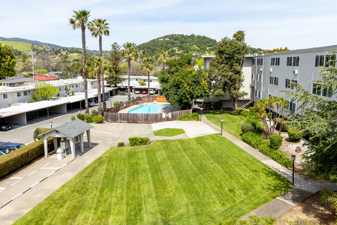 Terra Linda Manor in San Rafael, CA - Building Photo