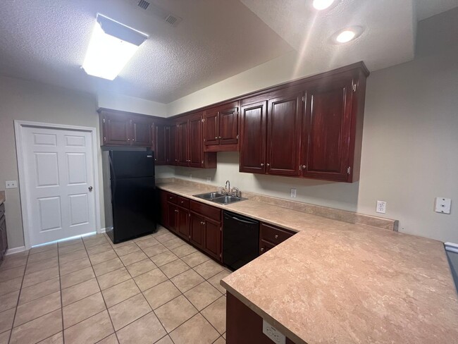 148 Concord Ave in Enterprise, AL - Foto de edificio - Building Photo