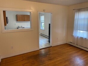 126 Willow St in Waltham, MA - Building Photo - Building Photo