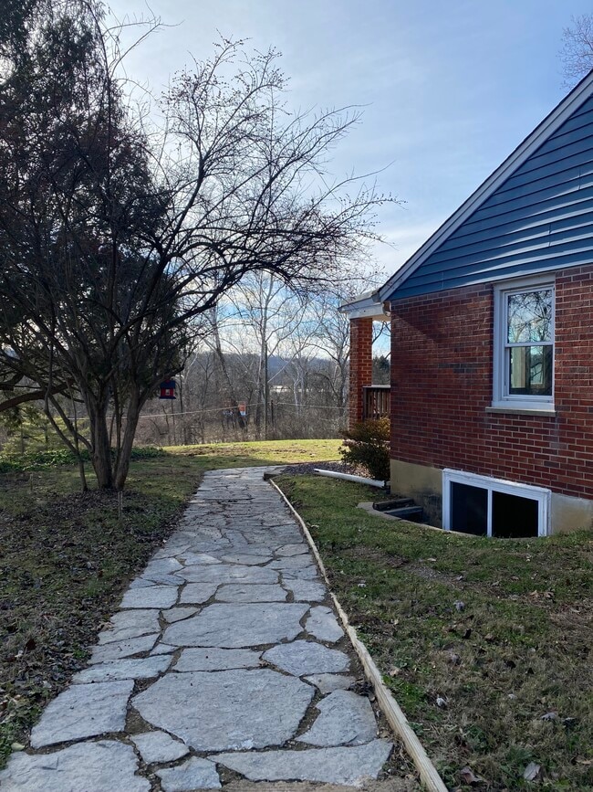 9645 Loveland Madeira Rd in Loveland, OH - Building Photo - Building Photo