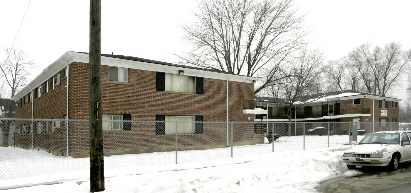 St mary's apartment in Detroit, MI - Building Photo