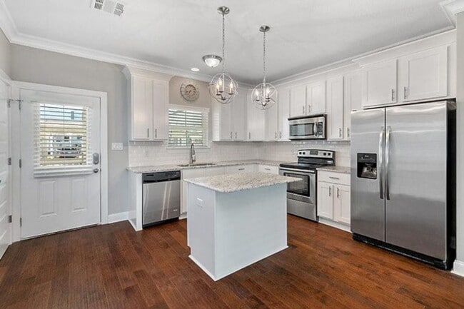 1220 Pithon St in Lake Charles, LA - Building Photo - Building Photo