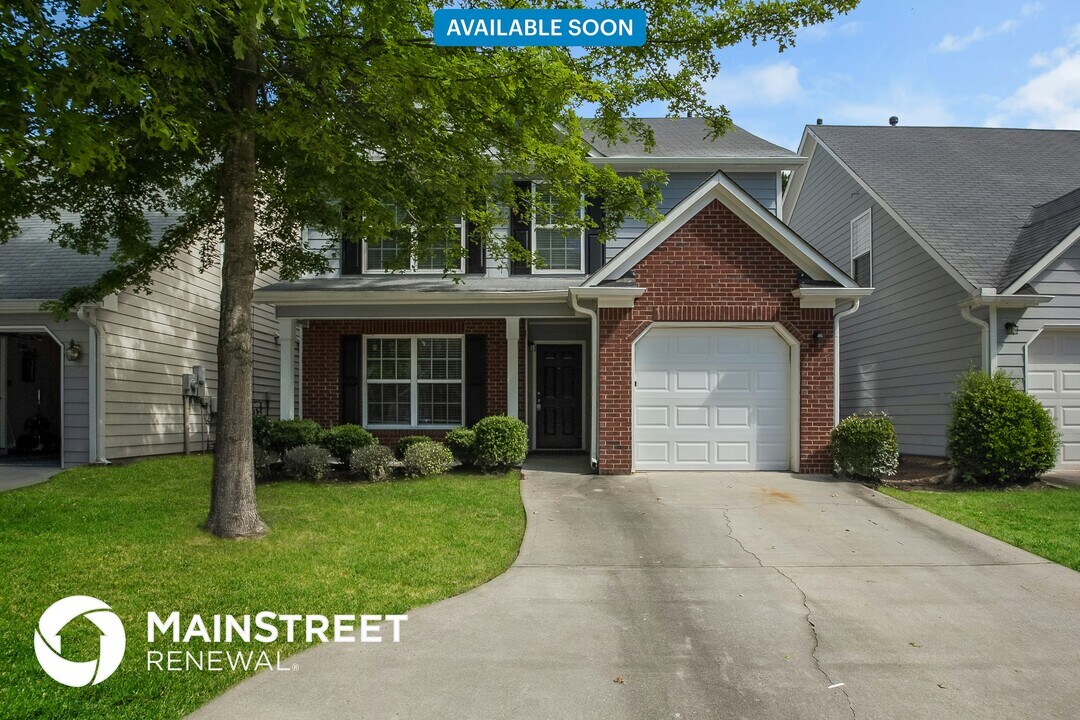 9535 Lakeview Rd in Union City, GA - Building Photo