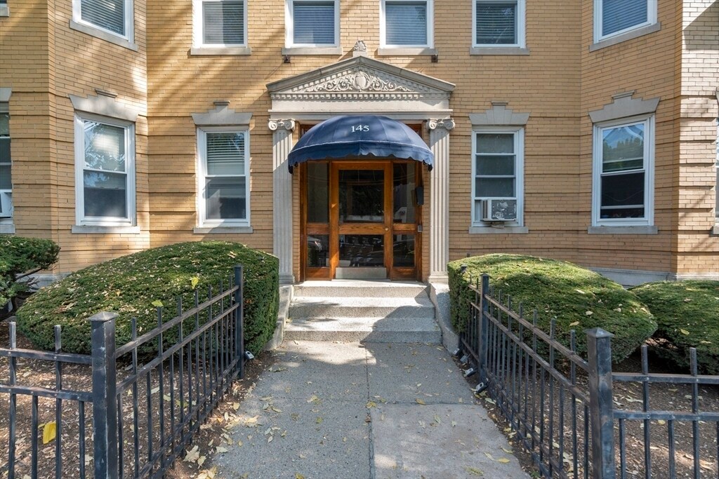 149 Chiswick Rd in Boston, MA - Building Photo