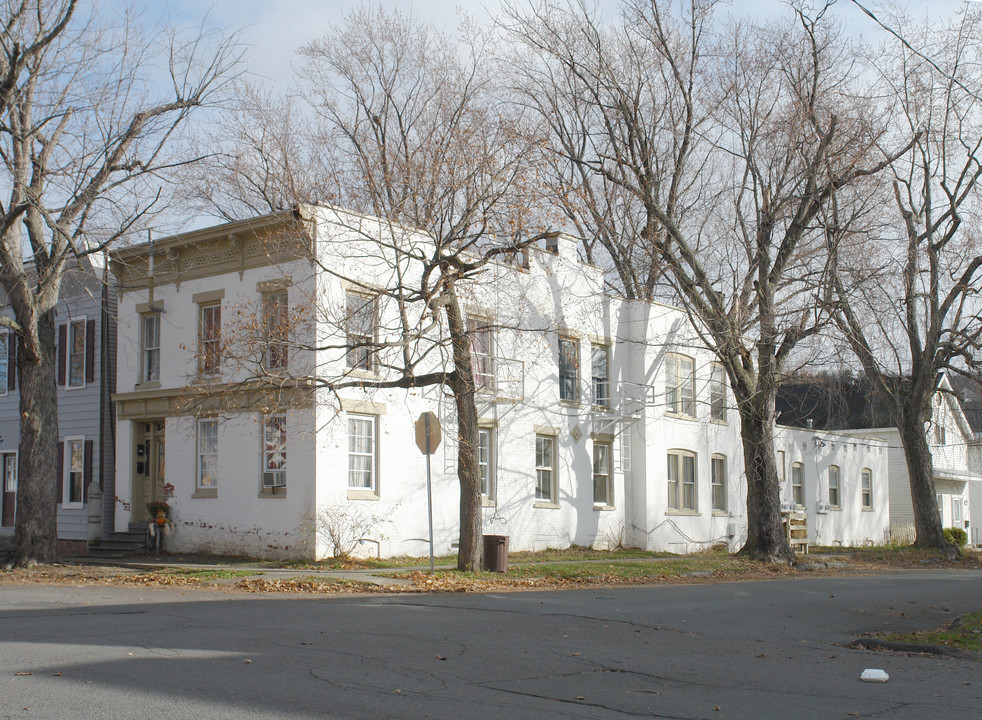 696 4th Ave in Troy, NY - Building Photo