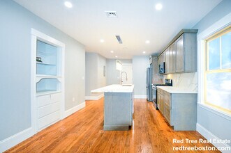 25 Firth Rd, Unit U2 3-bed 2-b Roslindale in Boston, MA - Building Photo - Building Photo